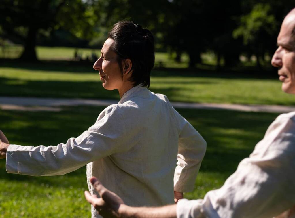 Séance de Qi-Gong Peggy Bekmezian - L'inspire et le geste - École de Qi Gong à Valence dans la Drôme